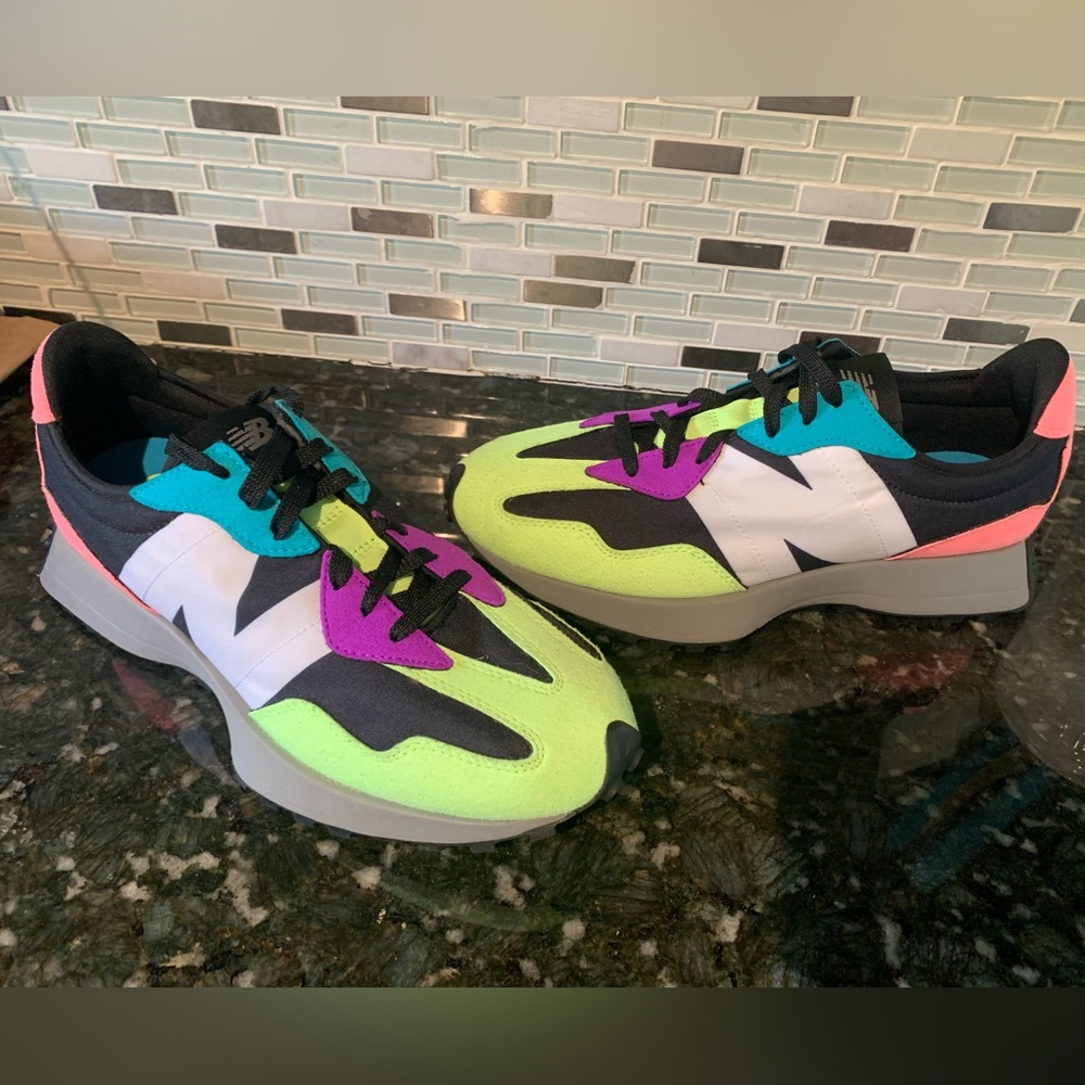 Men’s size 9.5 New Balance 327